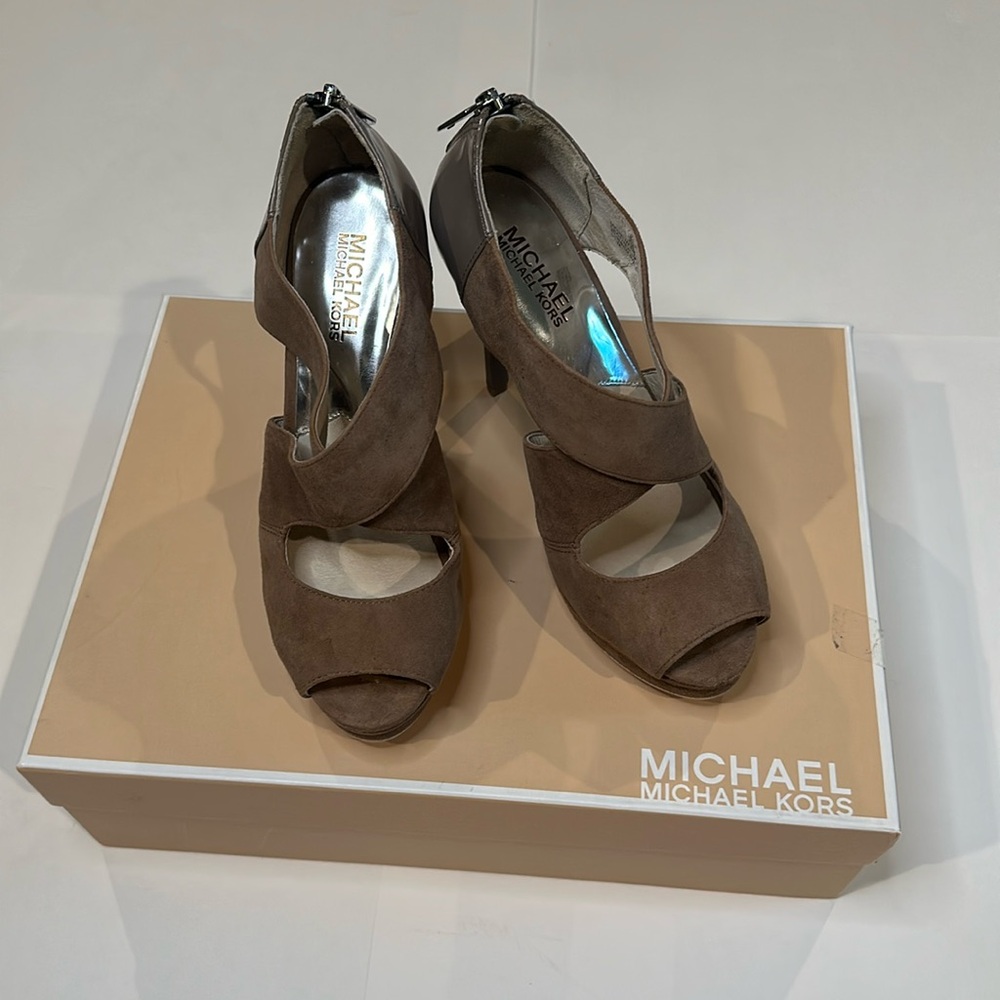 NWB Michael Kors Elena Cross Strap Heel, Size 6.5M